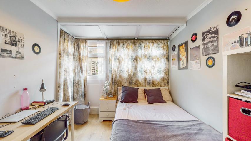 			3 Bedroom, 1 bath, 1 reception Flat			 Netherwood Street, West Hampstead (Inclusive of Gas)